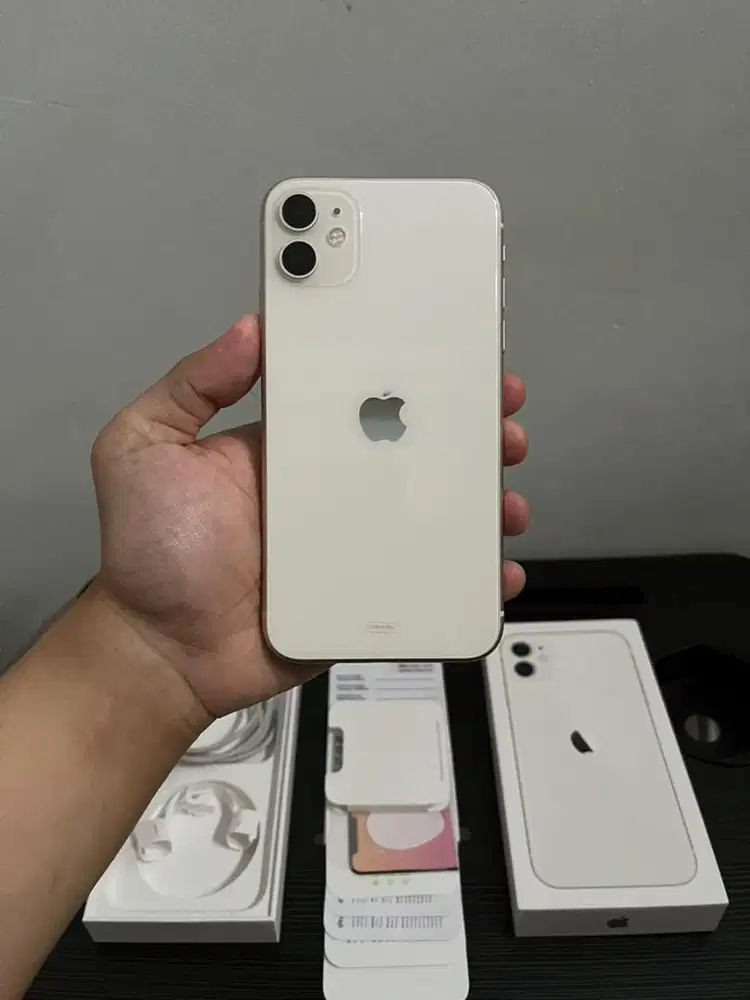 iPhone 11 64GB White Resmi Fullset Nominus Pemakai
