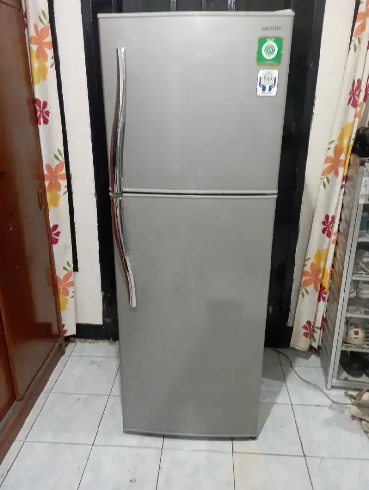 Kulkas 2 pintu sharp digital