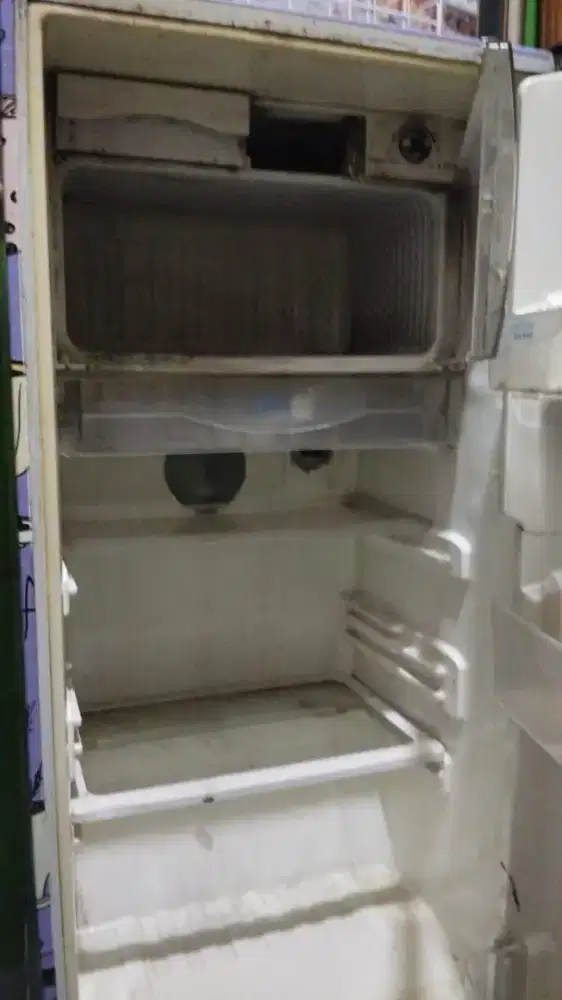 Kulkas 1 pintu di jual cepet