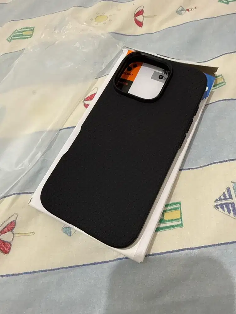 casing iphone 16 pro spigen