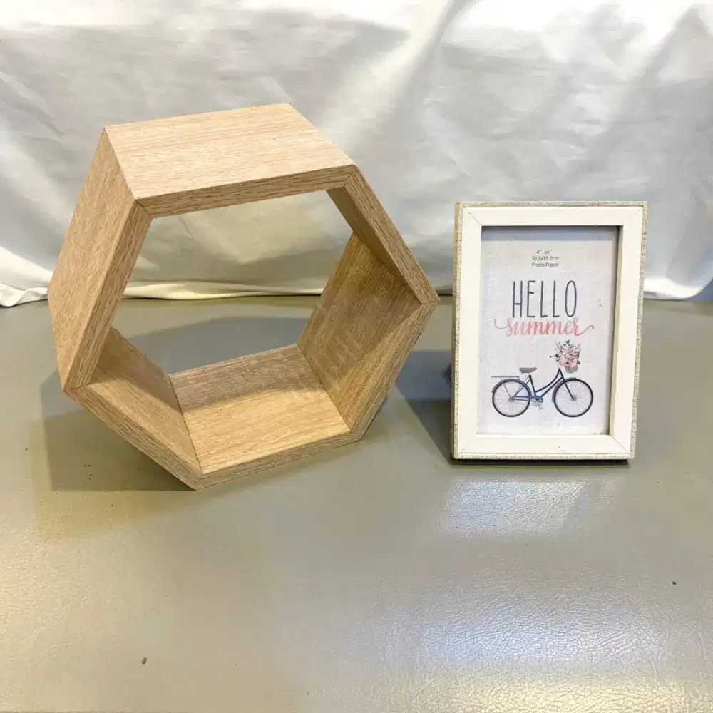 Hiasan dinding aesthetic rak kayu jati