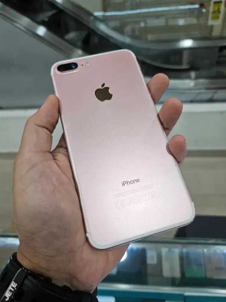 Iphone 7+ 32gb lcd ori mesin msh segel belum pernah Service