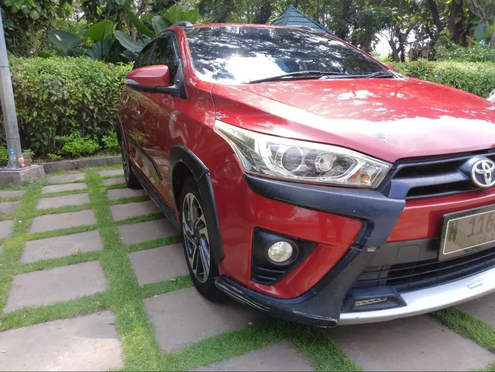 Mobil yaris tahun 2017 masih mulus siap pakai