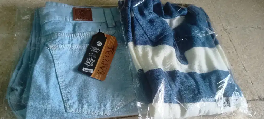 Sweater dan celana jeans