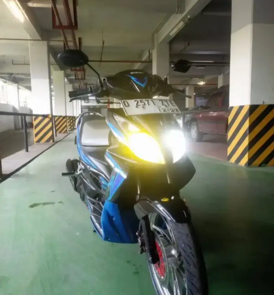 SKYWAVE 125 HITAM BIRU