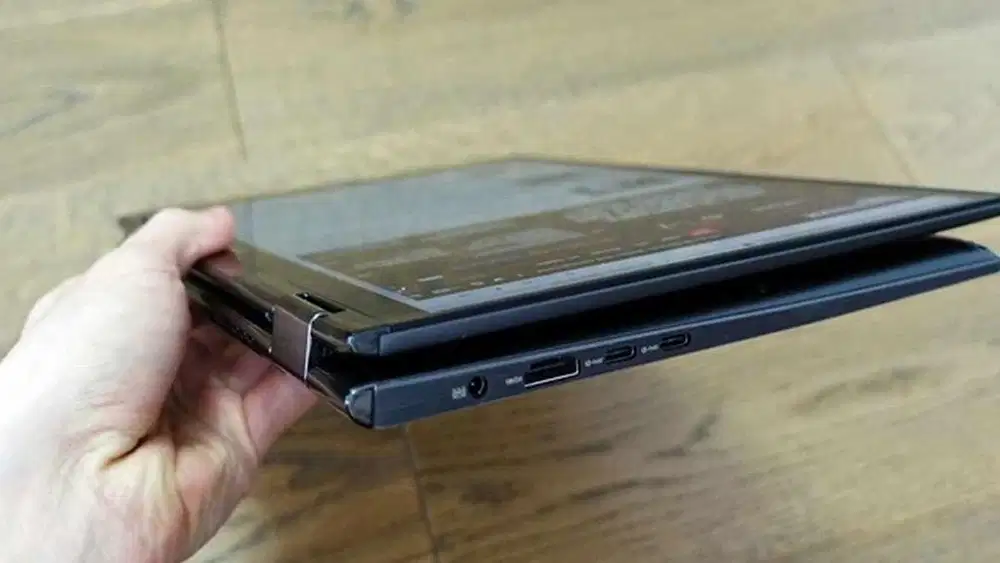 ASUS zenbook Flip 13 inch UX362F super mulus like new