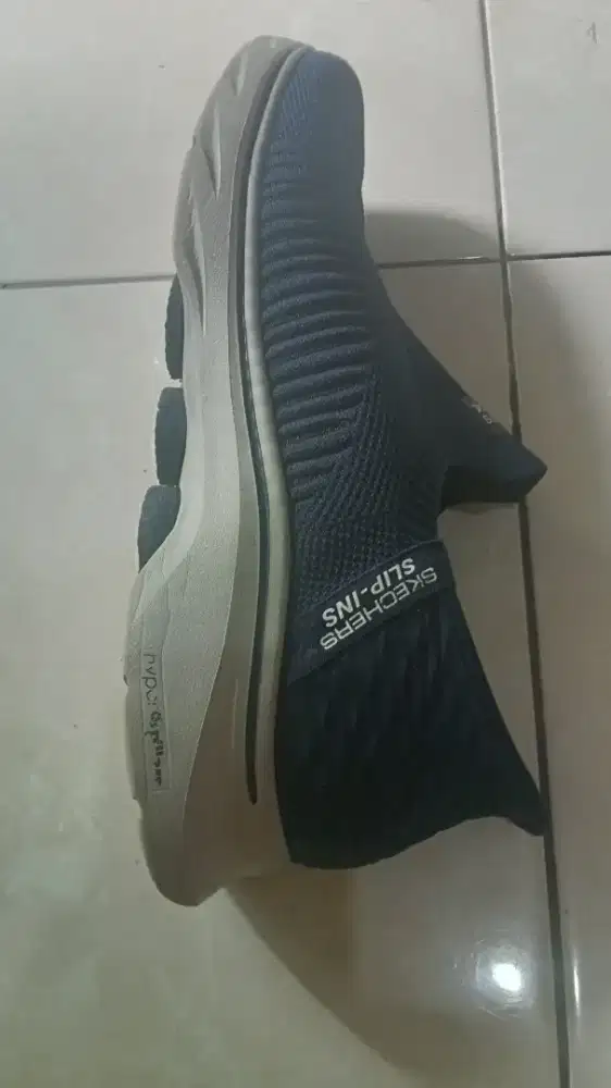 Sepatu SKECHERS