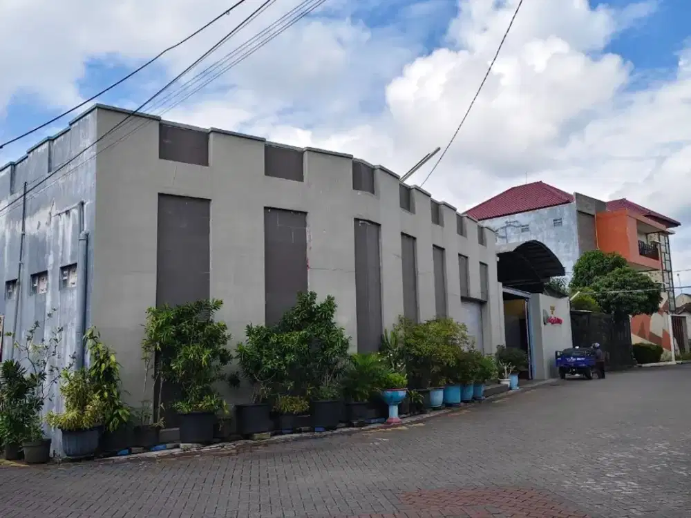 Gudang Luas Strategis di Simpang Borobudur Lowokwaru Malang