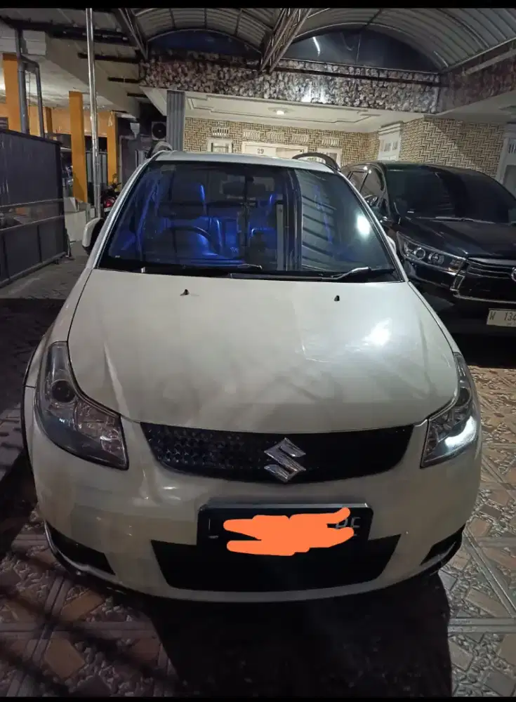Suzuki x-over SX4 matic warna putih cat body ORI, tangan pertama