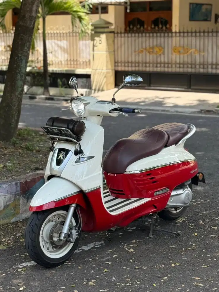 Peugeot Django 150 Evasion 2015 Warna White on Red Two Tone plat L
