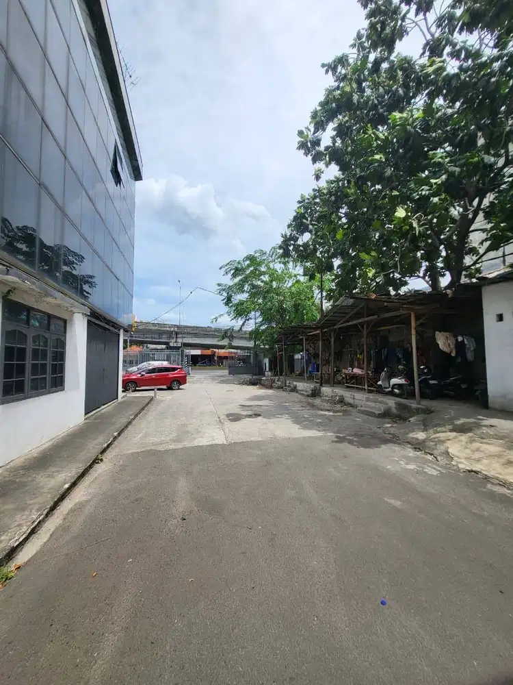 Gudang 3.200m² Pinggir Jalan Daan Mogot! Bonus Ruko