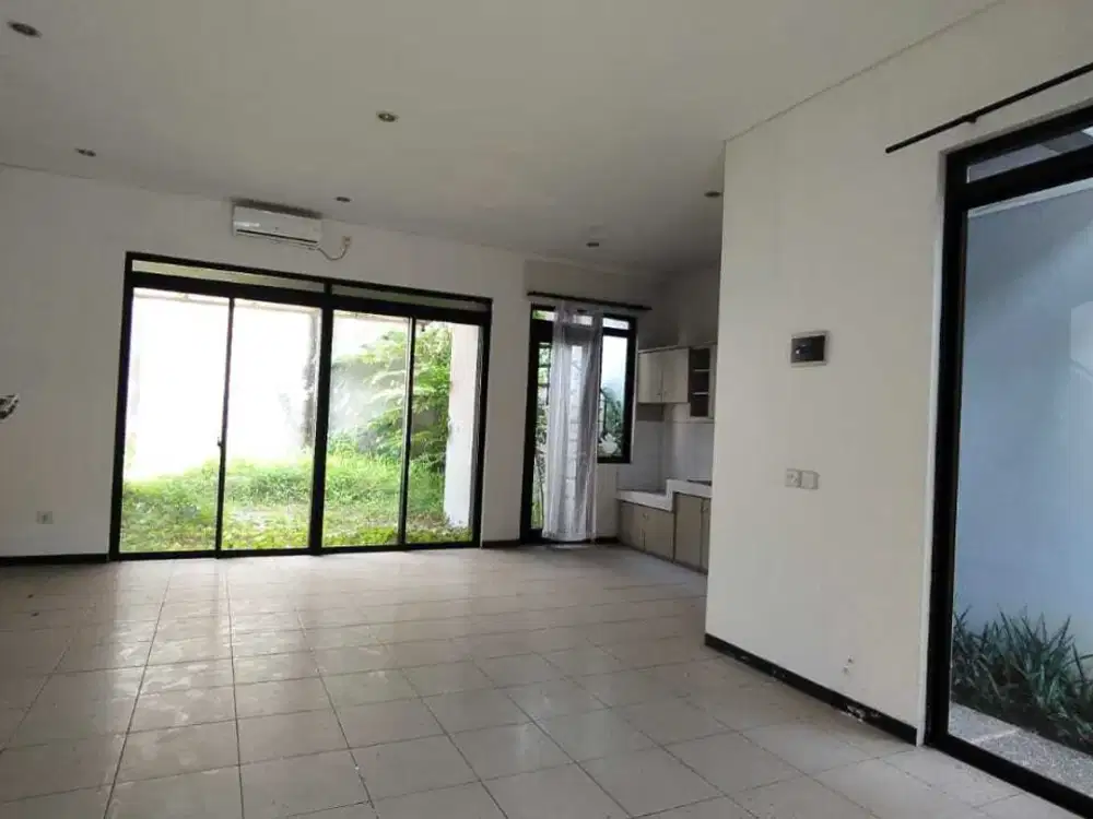 Rumah Siap Huni Cluster Kamandaka Kota Baru Parahyangan Ada Kitchen Set, Ac 3 unit