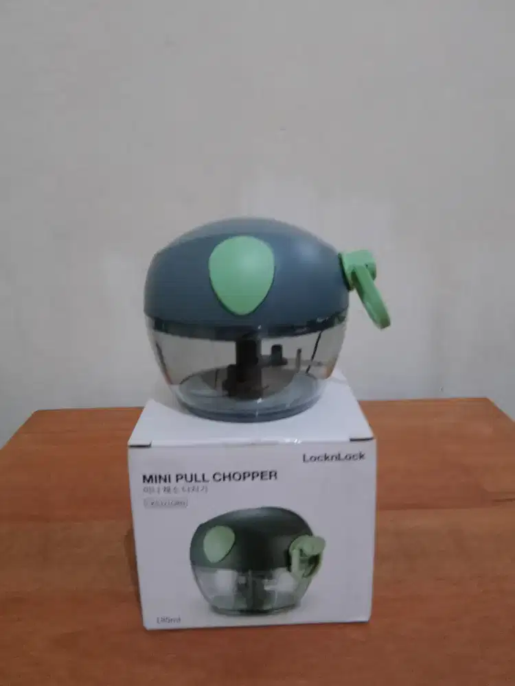 LOCKnLOCK Chopper 180 ml Untuk Memotong Bahan Makanan Dan Bumbu(Bekas)