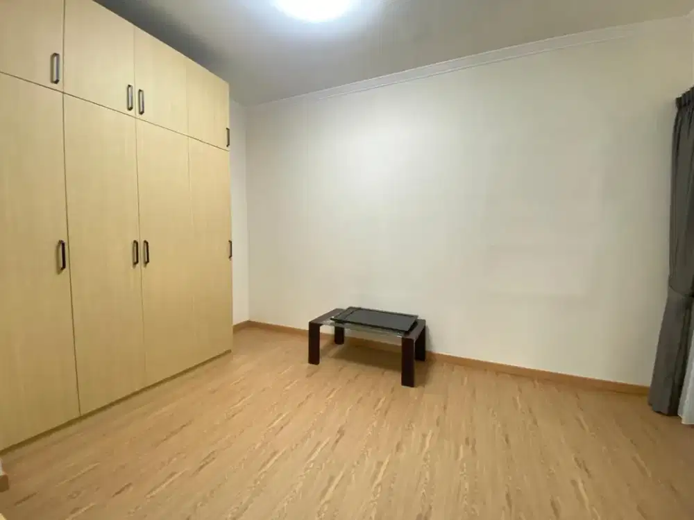 Disewakan Unit Apartemen MGR 2, ( 3 BR ), Best View