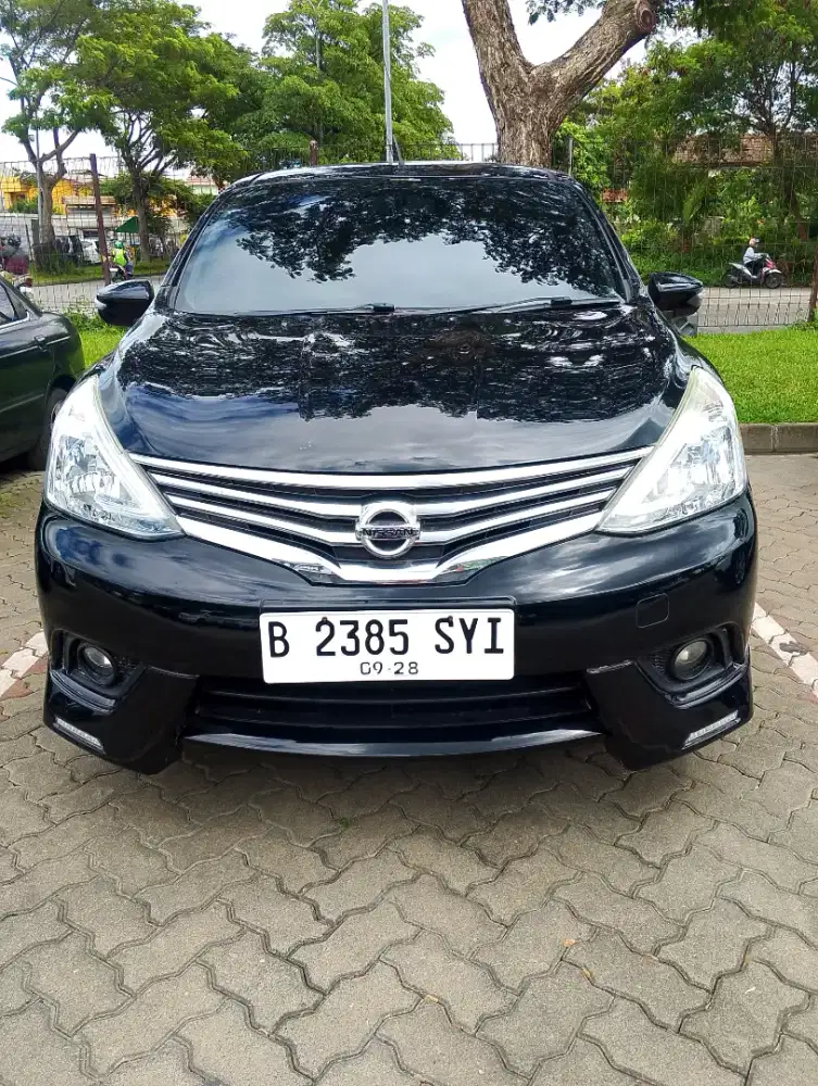 GRAND LIVINA XV SPECIAL VERSON AT 2018 HITAM