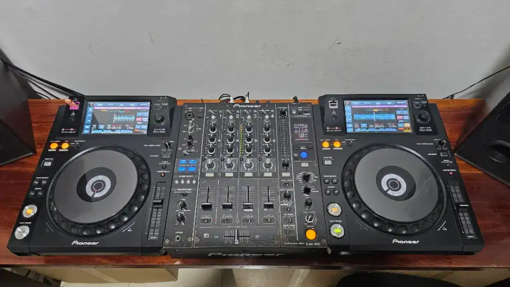 Dijual siap pakai 1 set alat DJ & Mixer (XDJ1000 &DJM850)