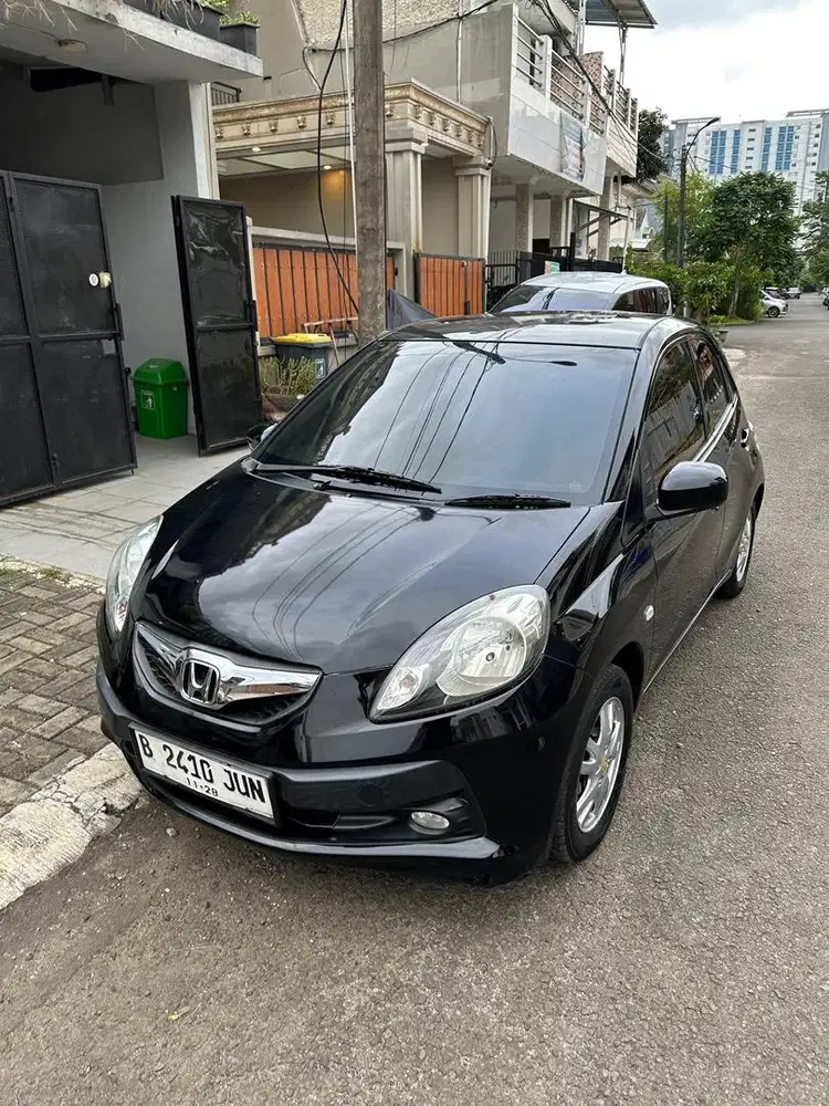 Dijual honda brio 2013 e matic hitam rawatan pribadi mulus