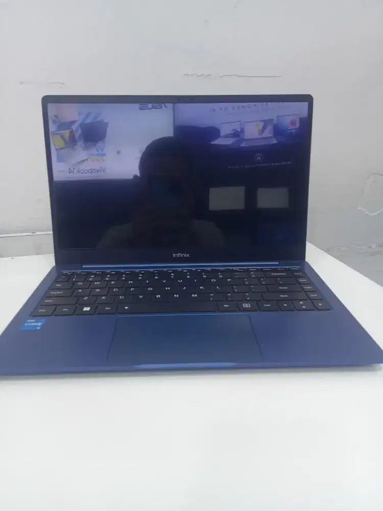 Infinix Xl422 core i5-1334u 8 GB /256 GB win 11