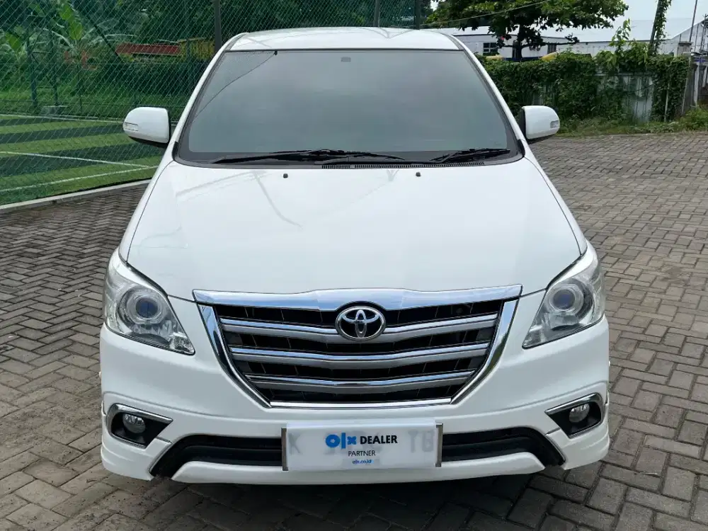 RARE! INNOVA V AT LUXURY 2015 Low KM