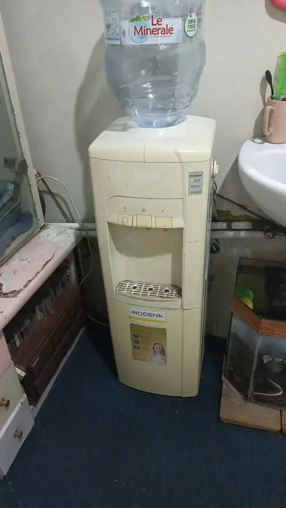 dispenser hot n cool modena , bagian bawah kulkas mini