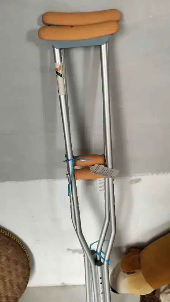 Jual tongkat kruk bekas
