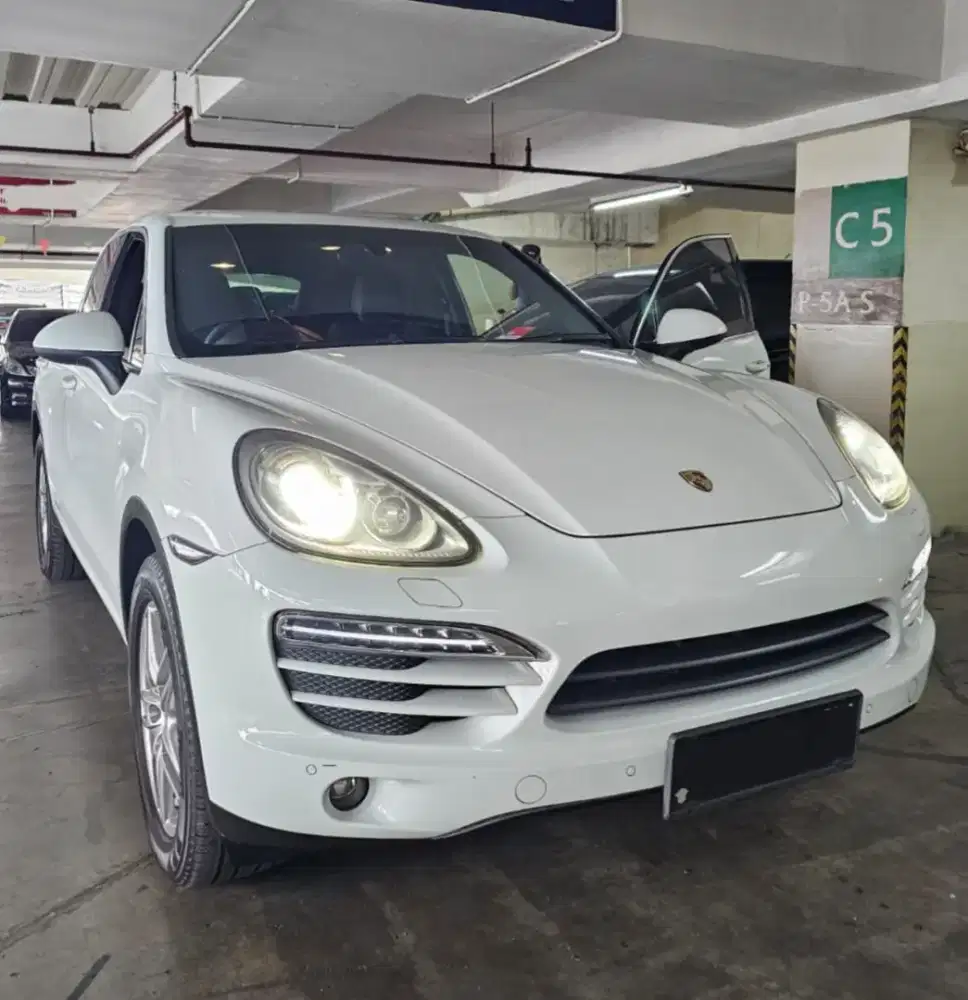 MURAH CASH. PORSCHE Cayenne NIK 2013 turbo macan