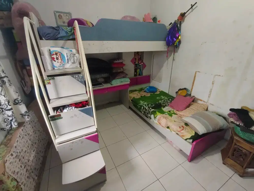 Tempat tidur tingkat anak