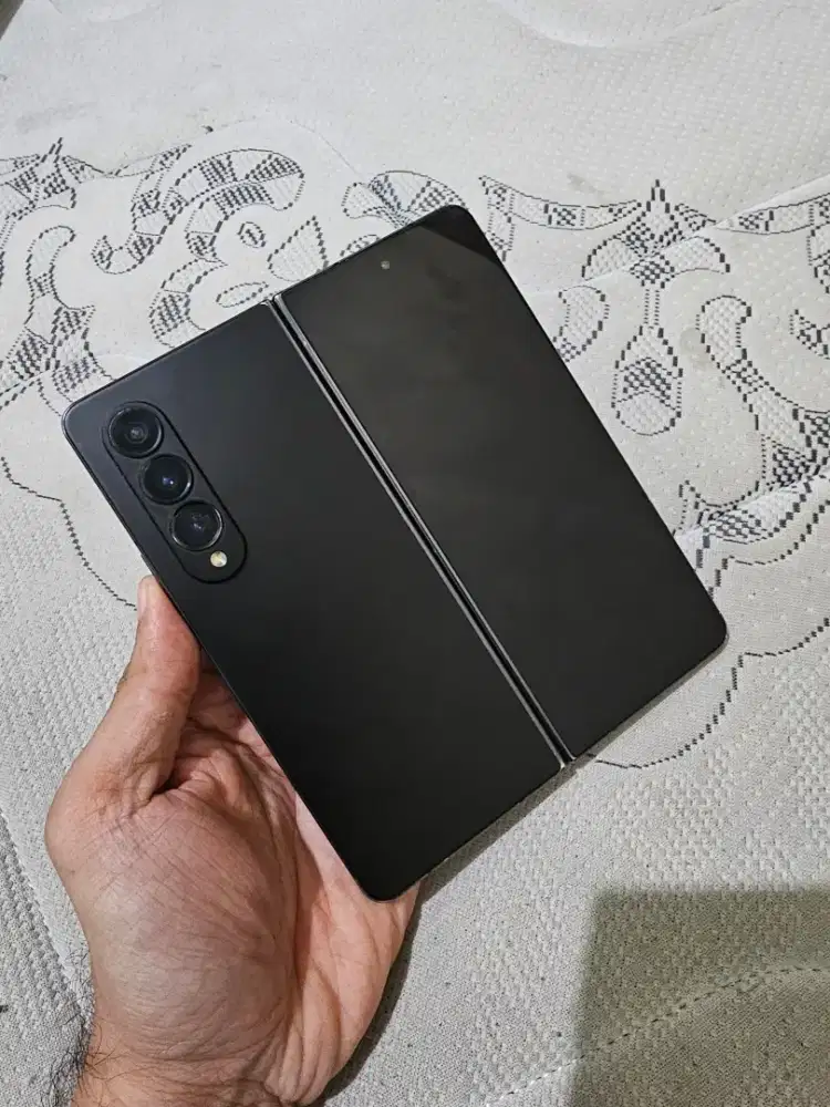 Samsung Z fold 4 5G 12/512 lengkap mulus.minus garis 1 liat foto.bs tt