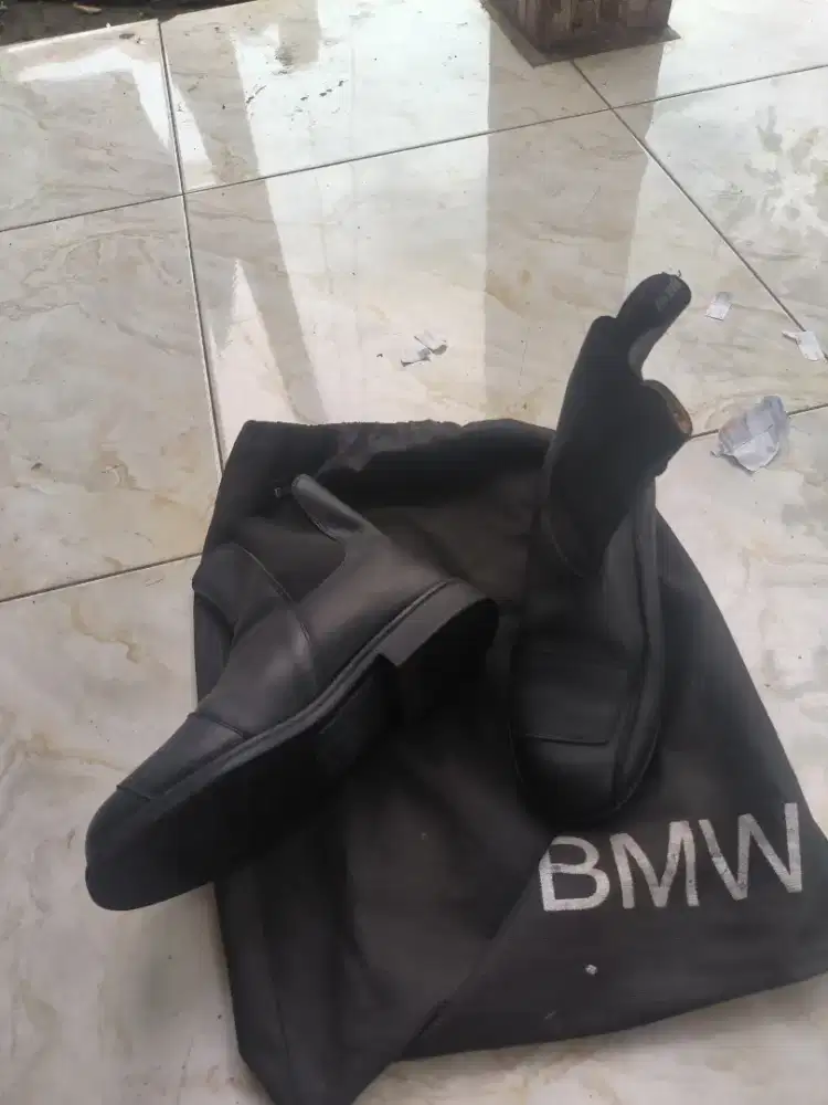 Sepatu TOURING merk BMW