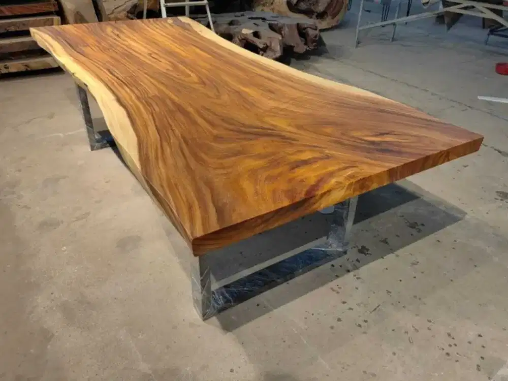 Meja meeting kayu trembesi