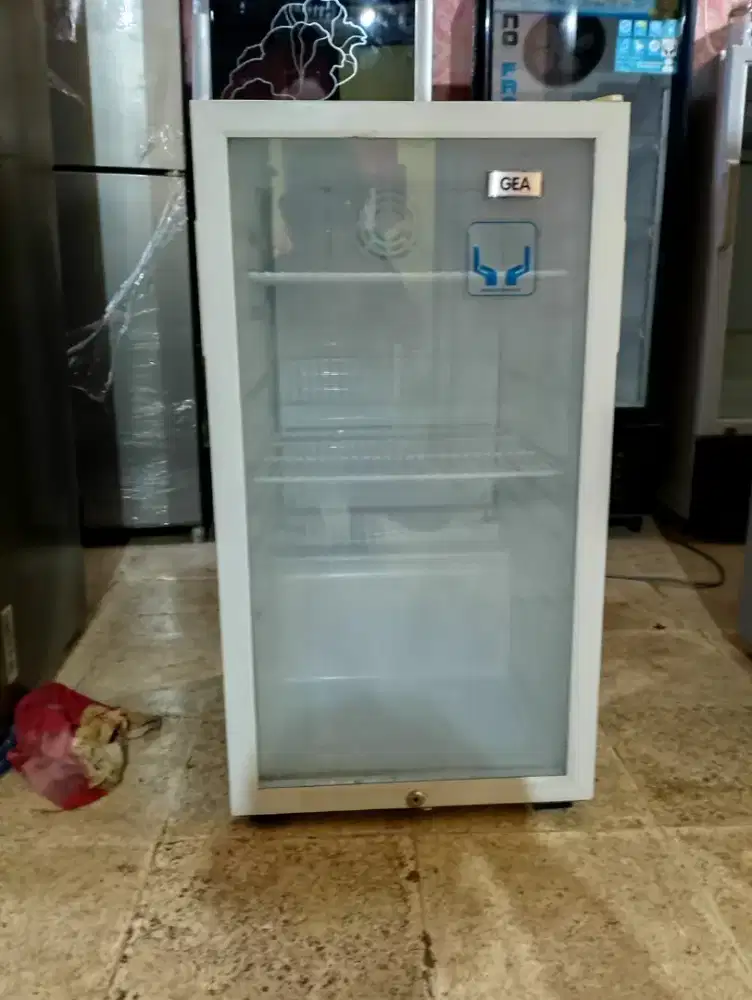 Showcase GEA 100L Mulus