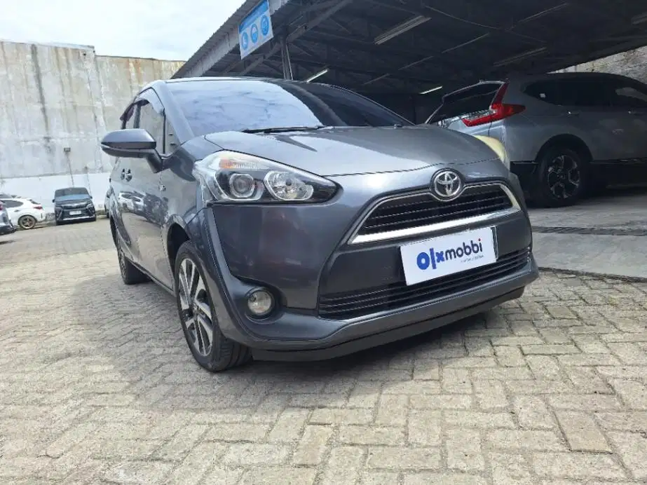 DP MURAH Toyota Sienta 1.5 V Bensin-AT 2017 Abu CKFSB