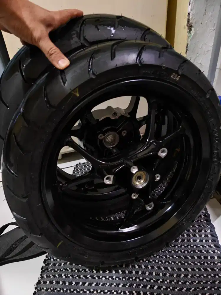 JUAL BAN & VELG NMAX NEO S 2025 ORI BONUS JOK NMAX ORI (KONDISI 99.9%)