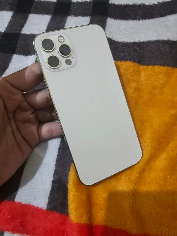 Iphone 12 pro 128 inter pemakean lama mulus lengkap bebas reset AL sim