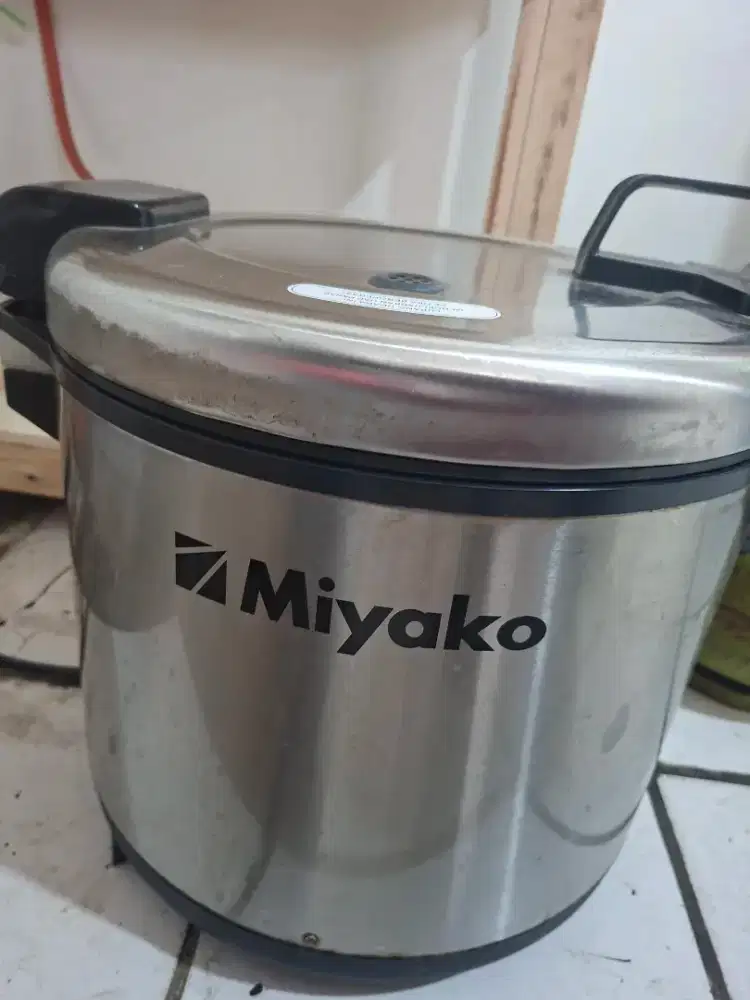 RICECOOKER UKURAN BESAR(6 LITER)