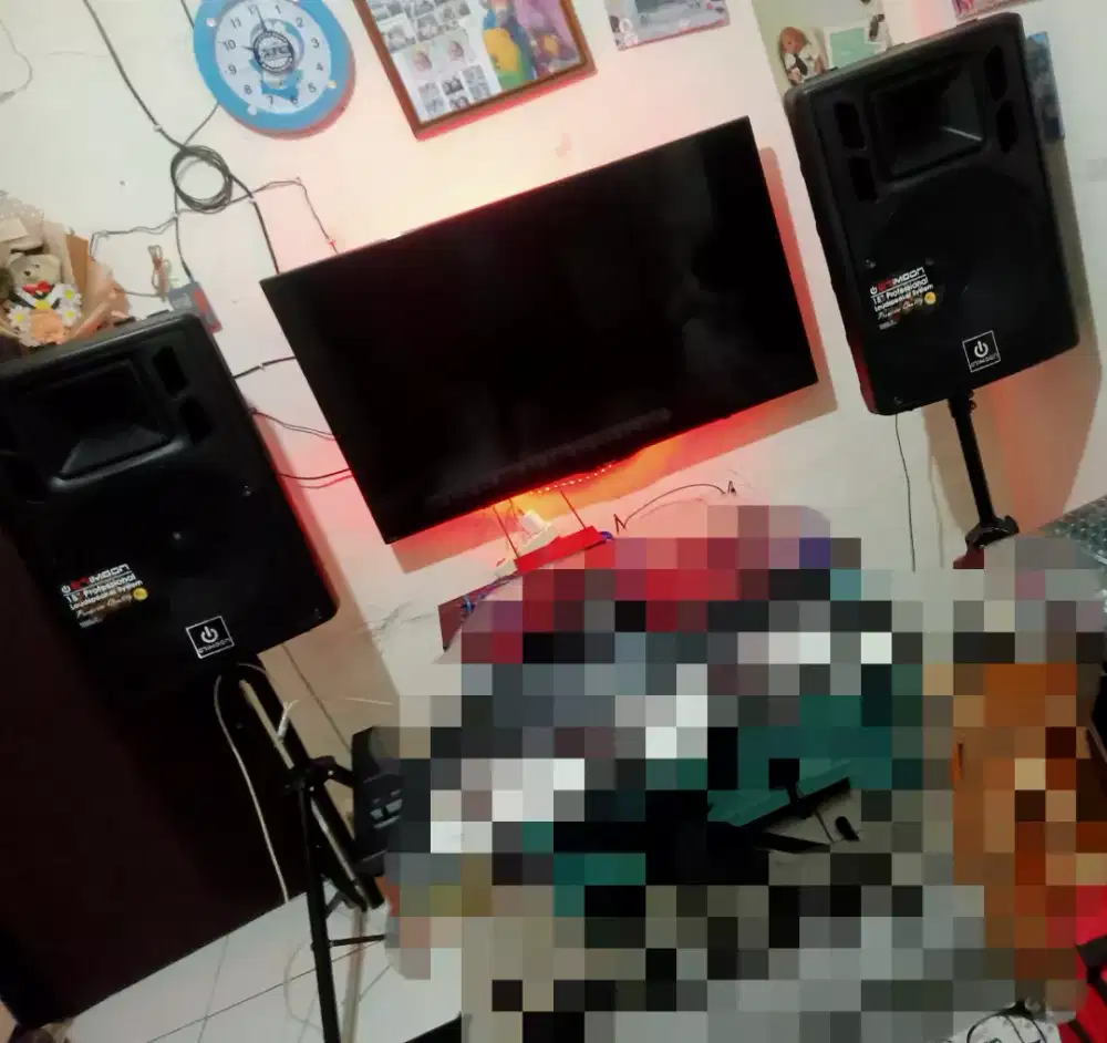 Tv merek Sharp digital 42 in, sound 15 in