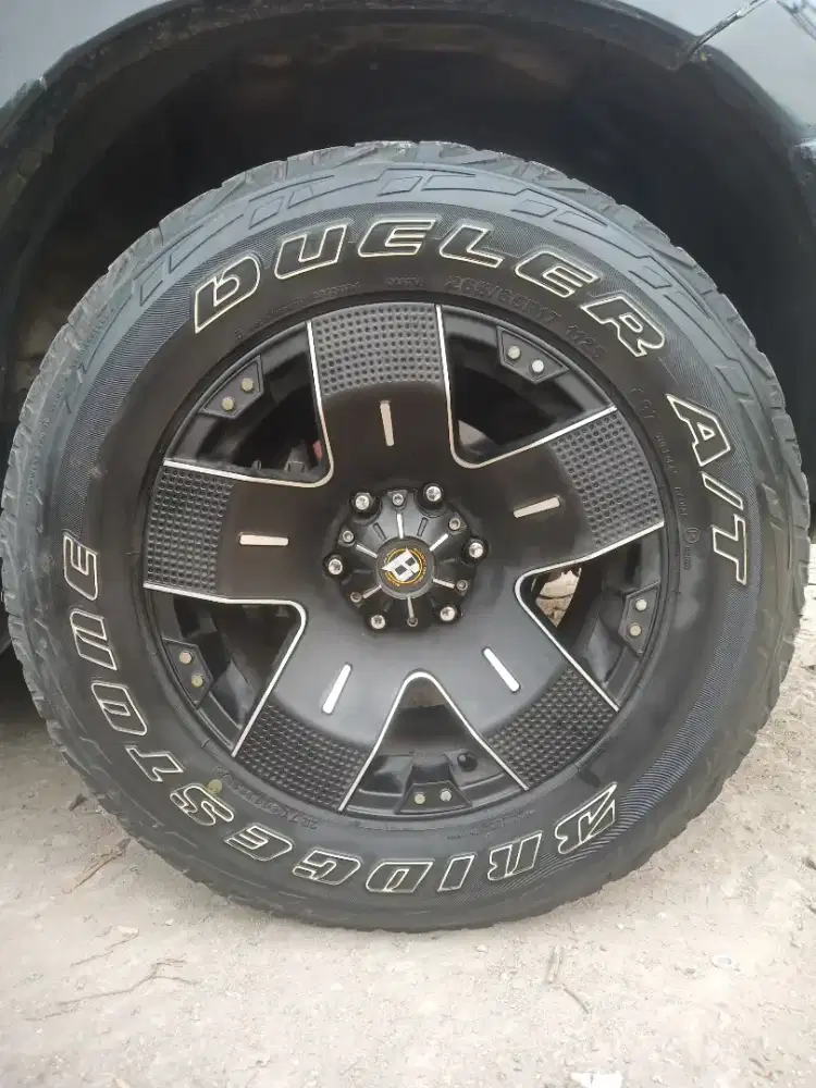 Velg Fortuner Balistik R17 + Ban Bridgestone
