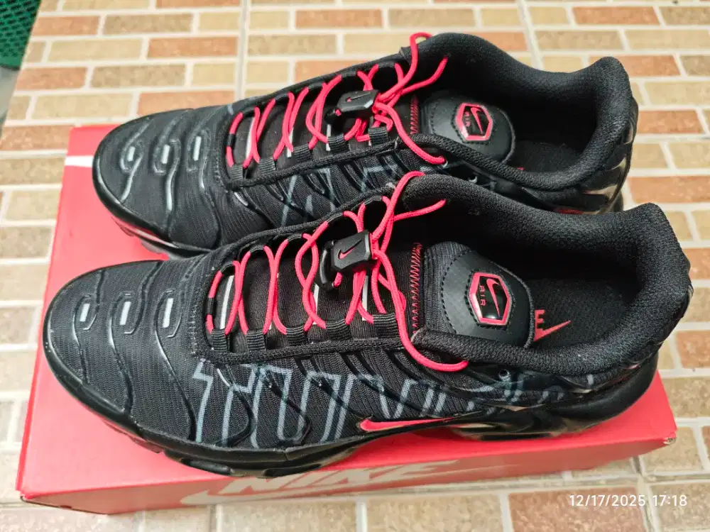 Sepatu Nike Air Max Plus uk 43