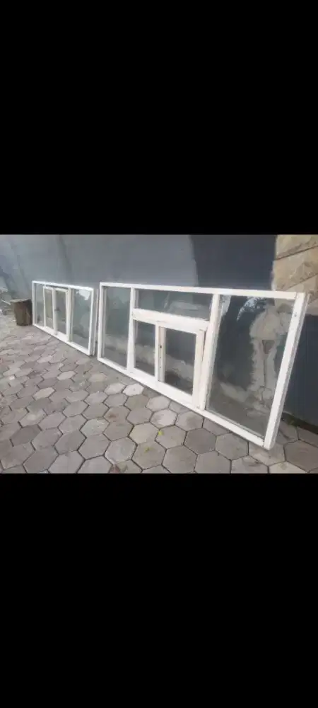 Cuci gudang barang barang cafe , mau pindahan