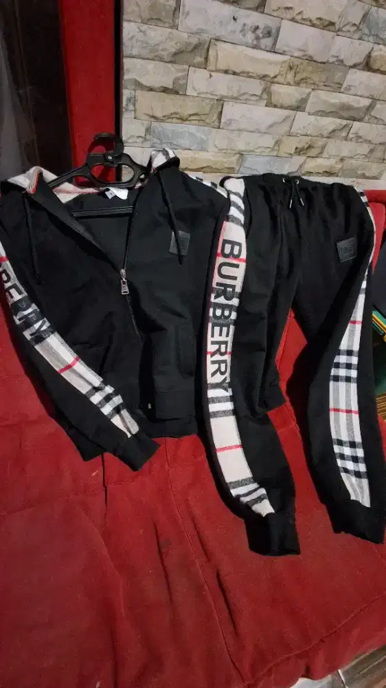 BURBERRY 1 SET HODIE (AUTHENTIC)