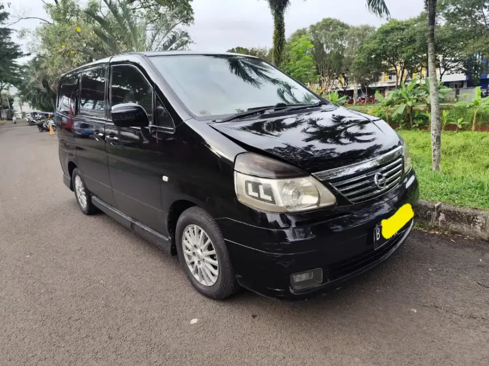 Nissan serena hws th 2010 hitam