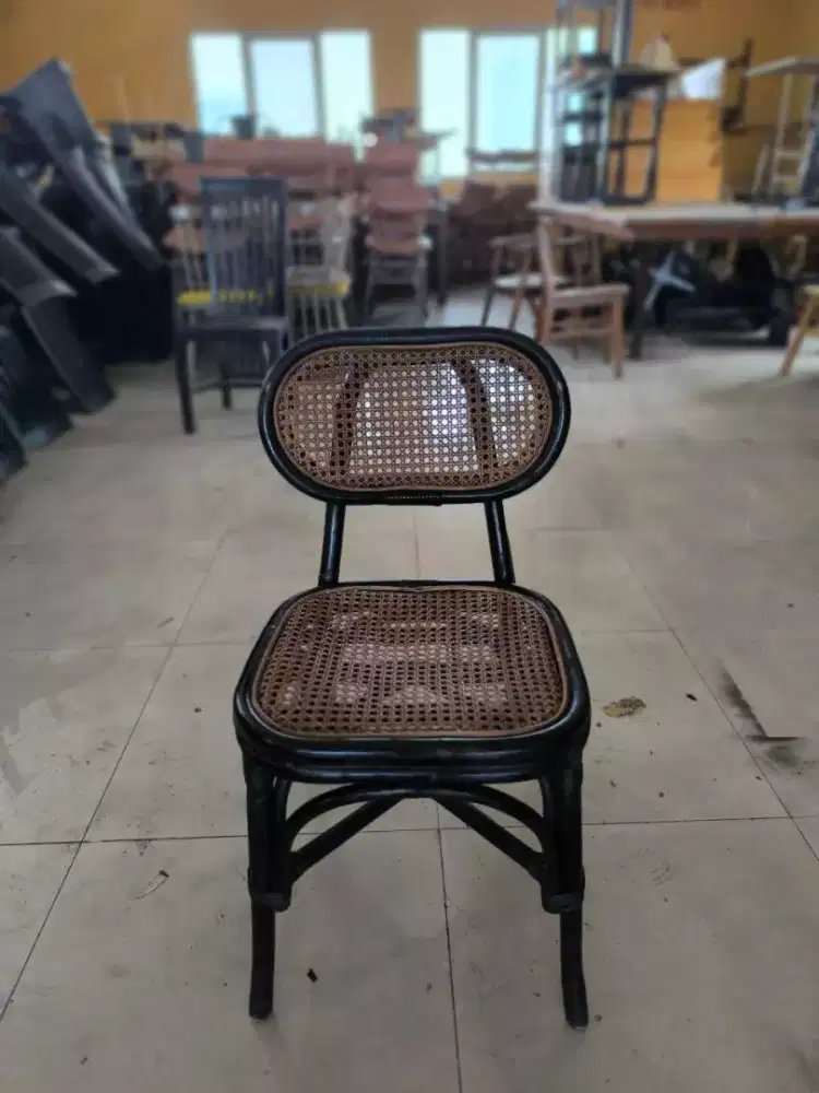 Kursi rotan, stok 28 unit