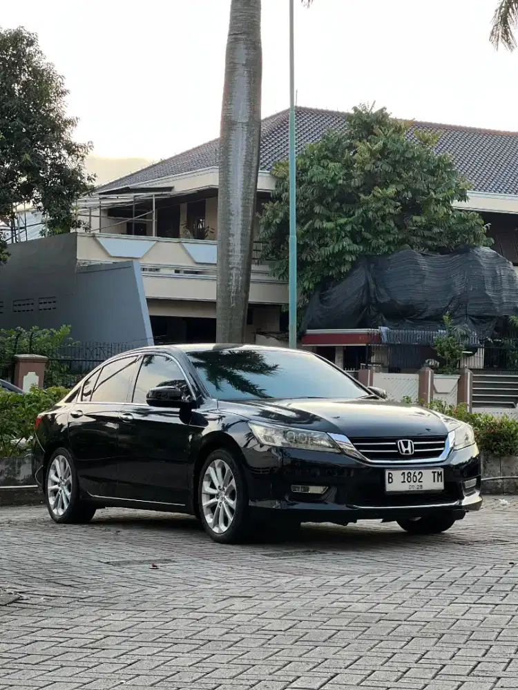 Honda Accord VTi-L 2013 Hitam Ex PEJABAT TINGGI NEGARA