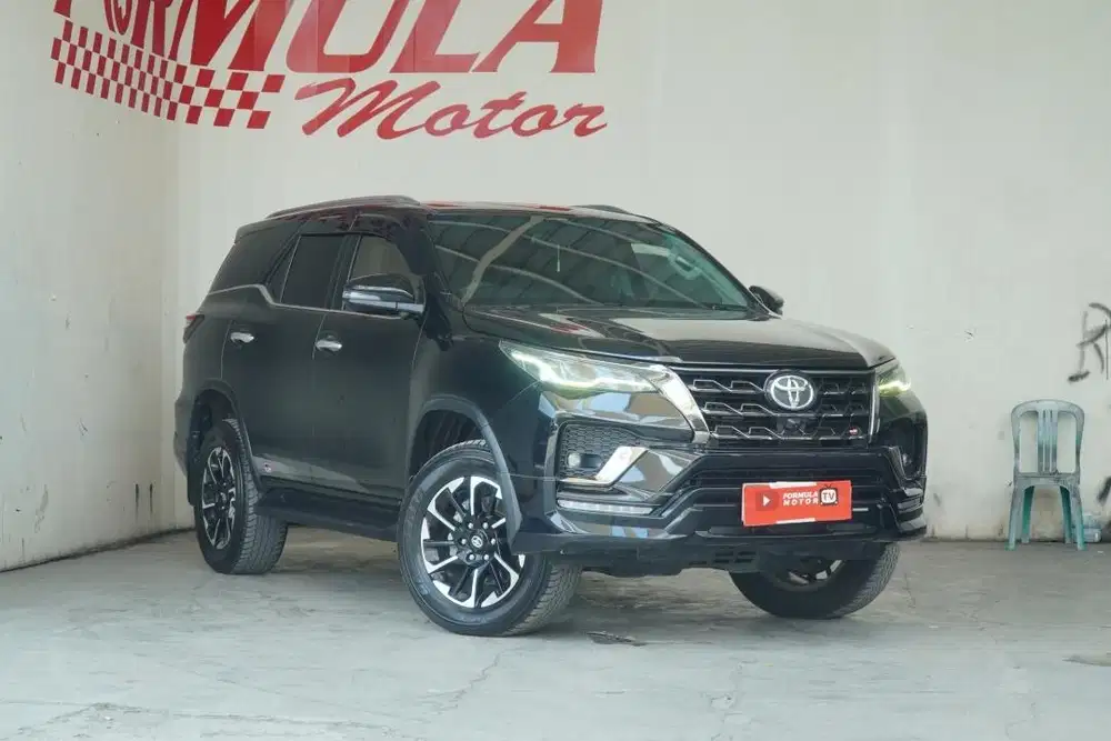 TOYOTA FORTUNER GR 2.8 A/T 2022 HITAM