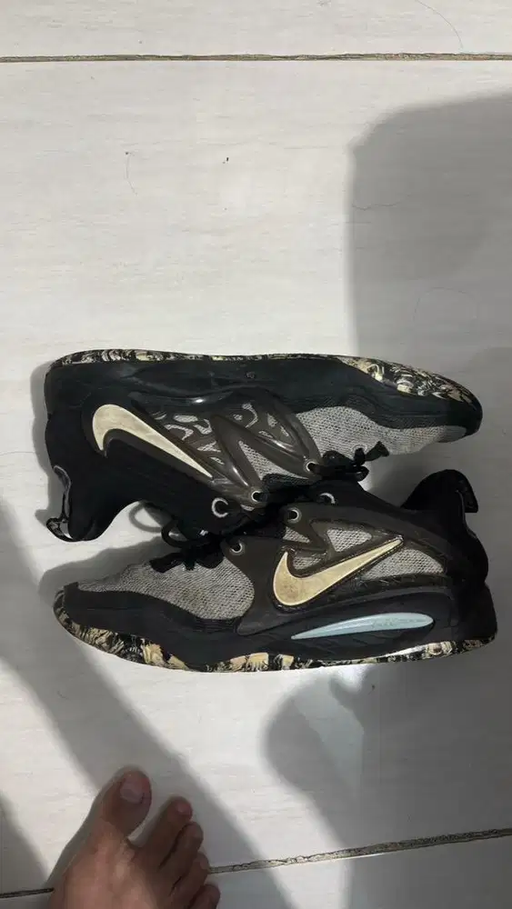 Sepatu basket Nike KD 15 bekas