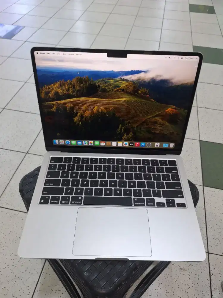Macbook Air 13inc M3 2024