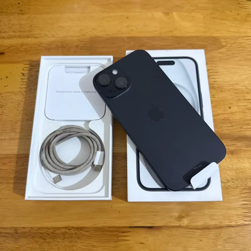 iPhone 15 128GB Black Fullset Mulus Garansi Resmi iBox Aktif 2 Bulan
