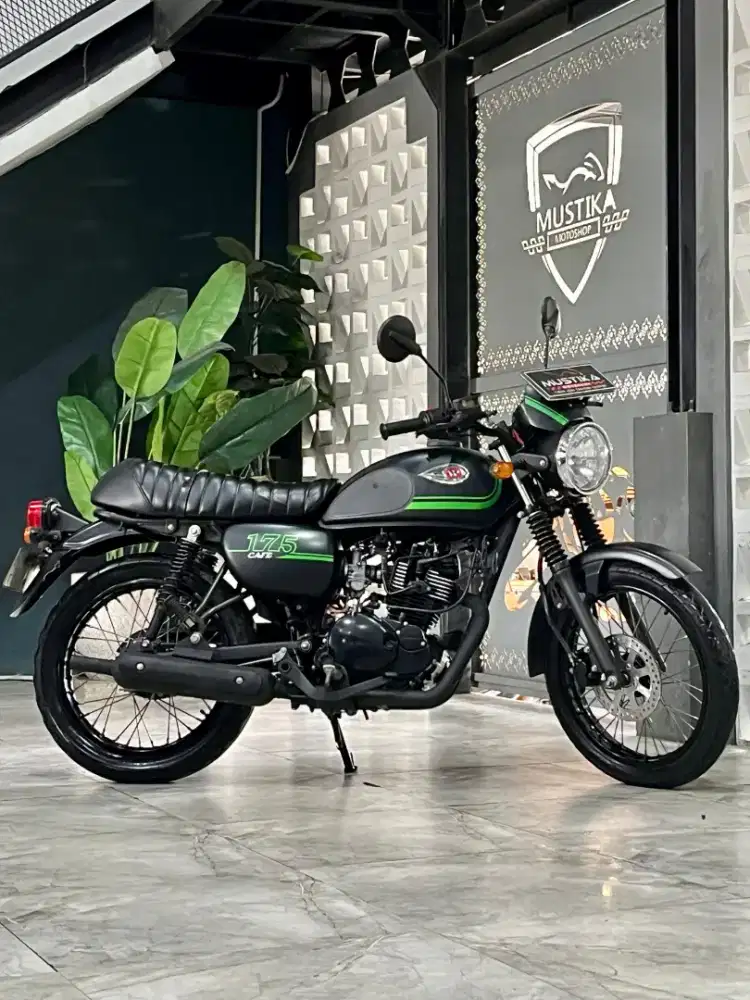 KAWASAKI W175 CAFE 2021 - Chintia Mustika