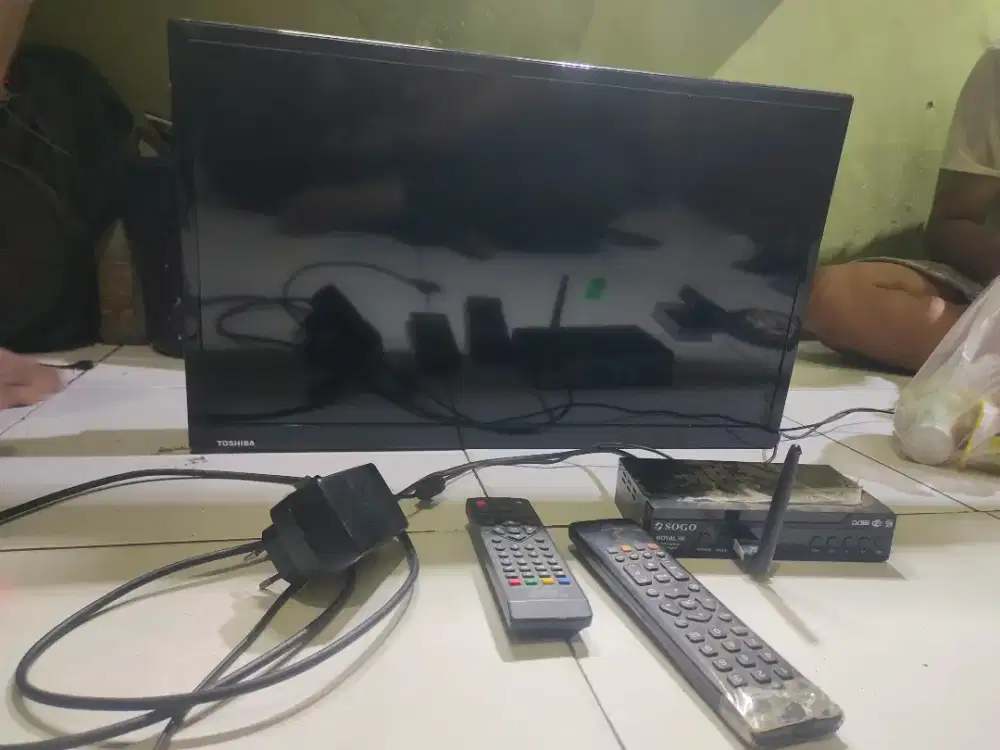 TV THOSIBA 24 inc set STB remot dudukan CISOKA