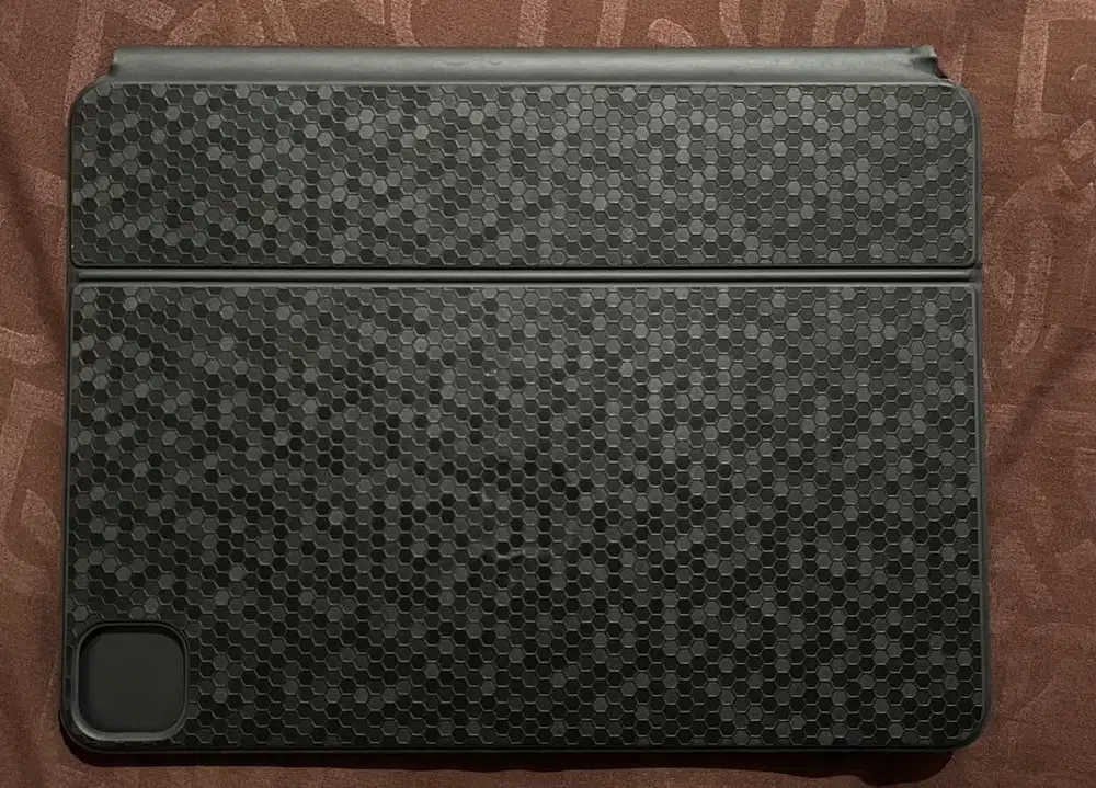 MAGIC KEYBOARD FOR IPAD PRO M1-M2 (SUDAH TERPASANG SKIN EXACOAT)